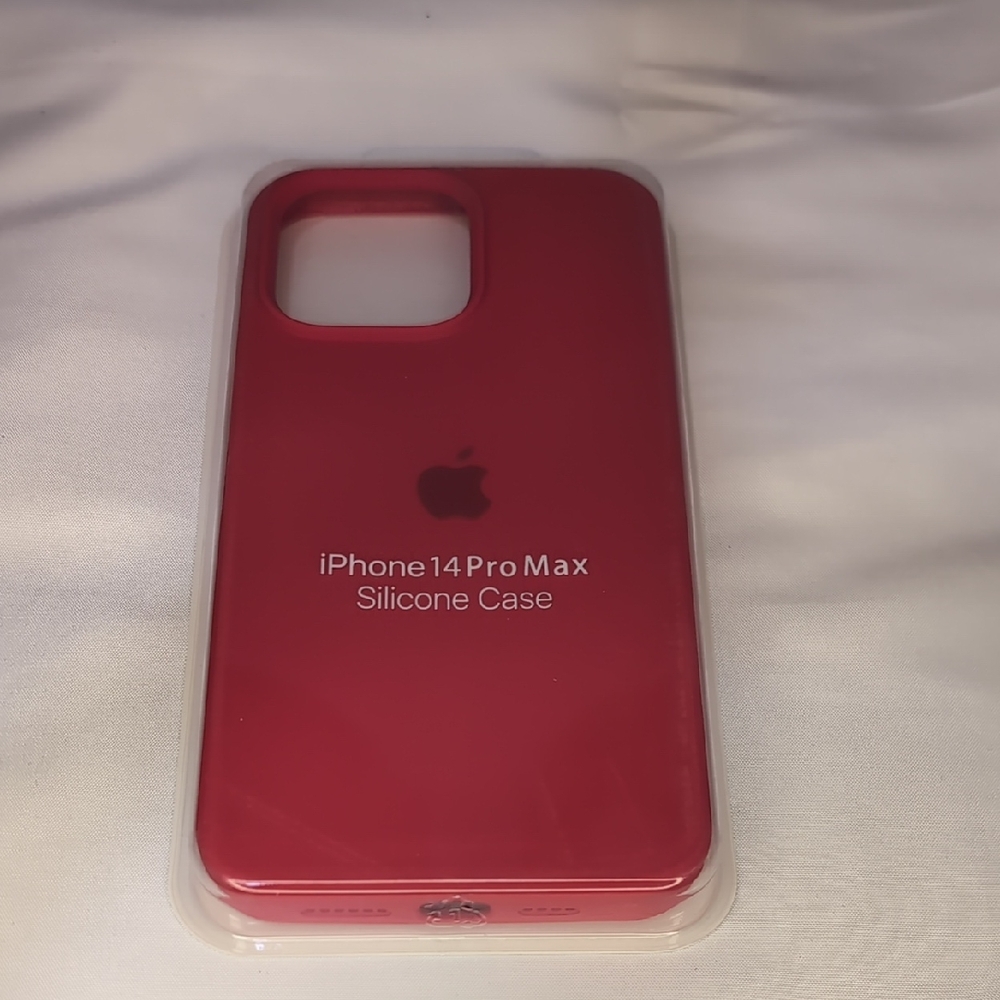 Apple iPhone 14 Pro Max Silicone Case - Crimson